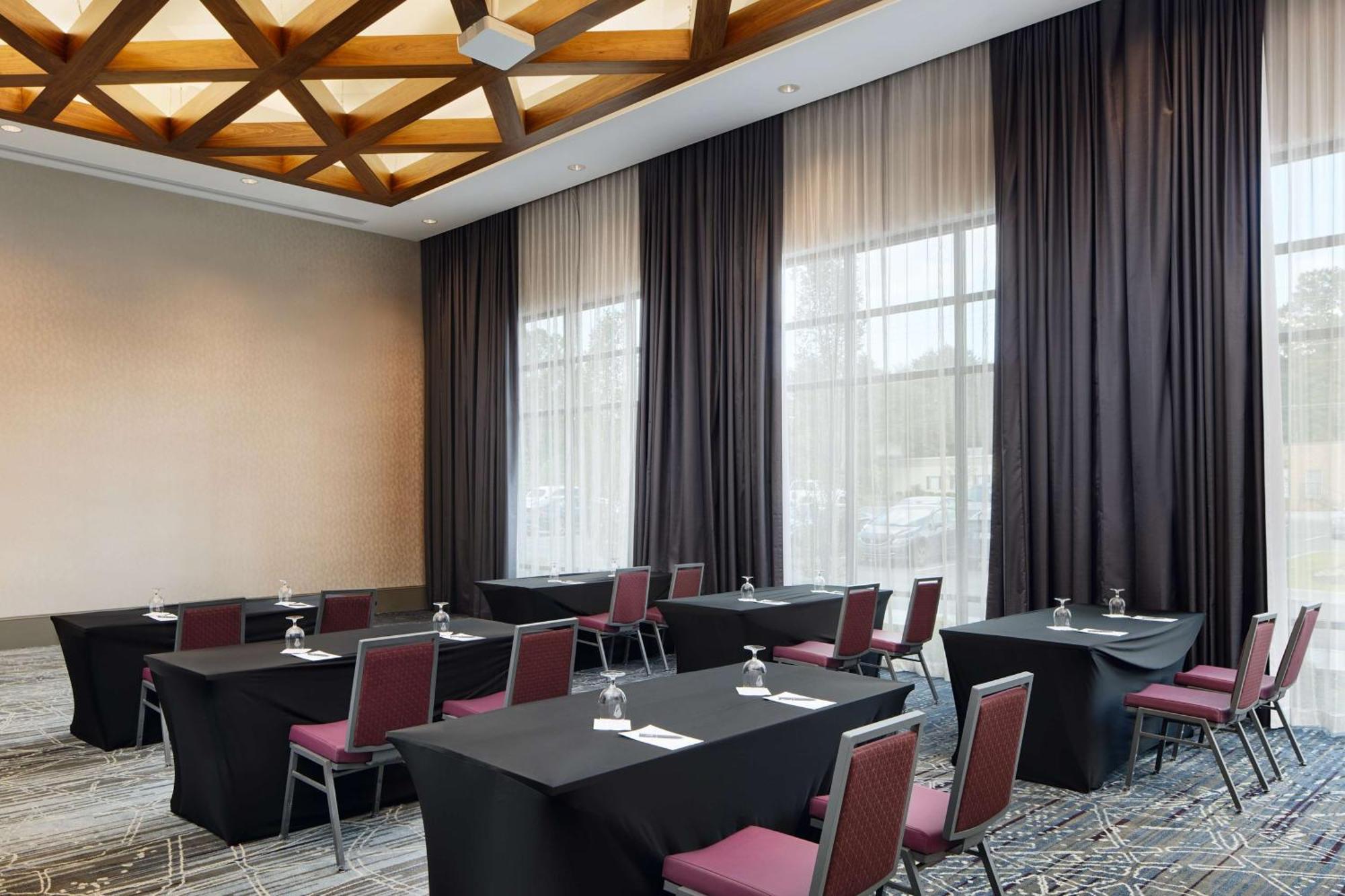 Embassy Suites By Hilton Atlanta Airport North Hapeville Eksteriør billede