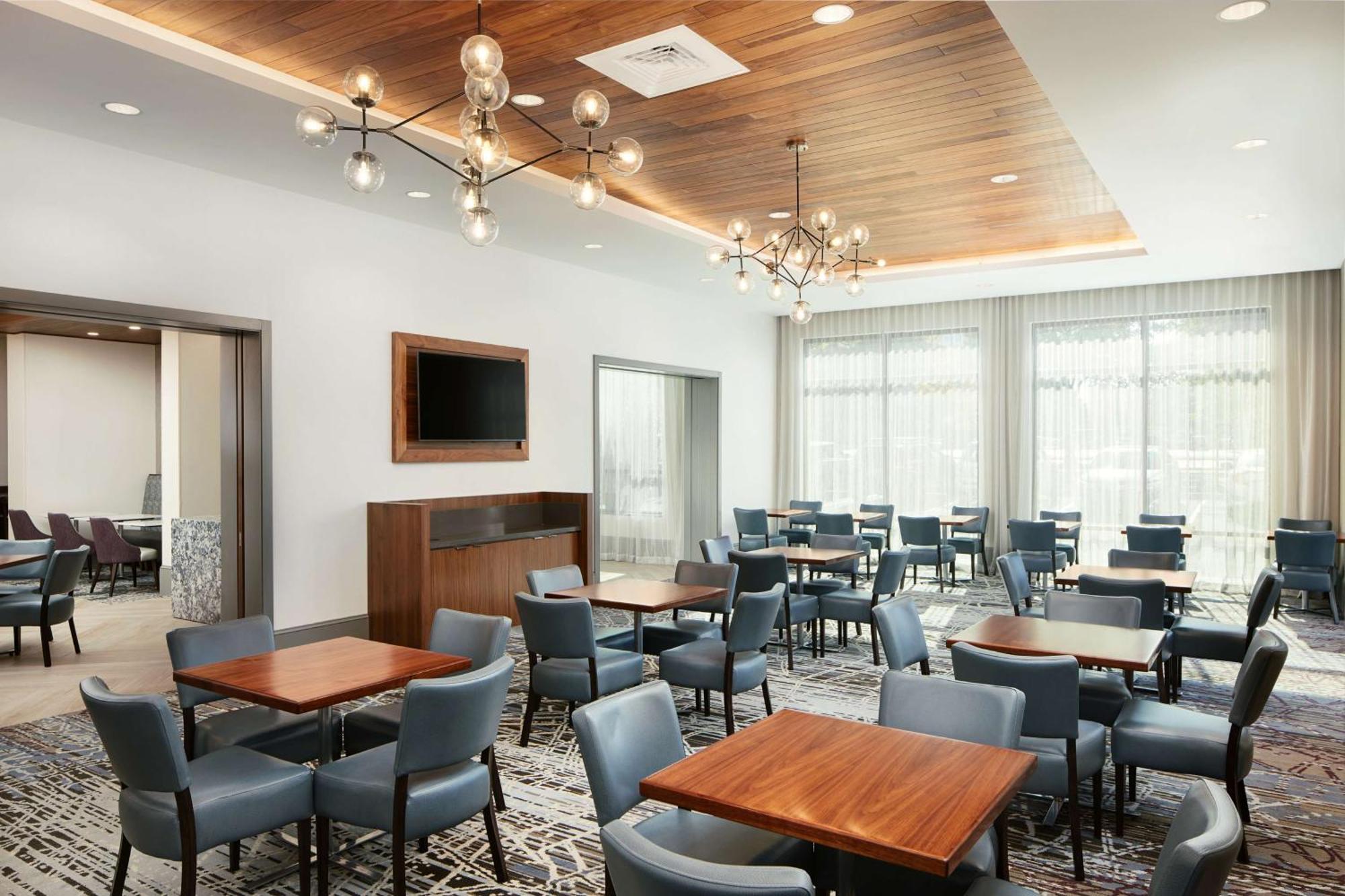 Embassy Suites By Hilton Atlanta Airport North Hapeville Eksteriør billede